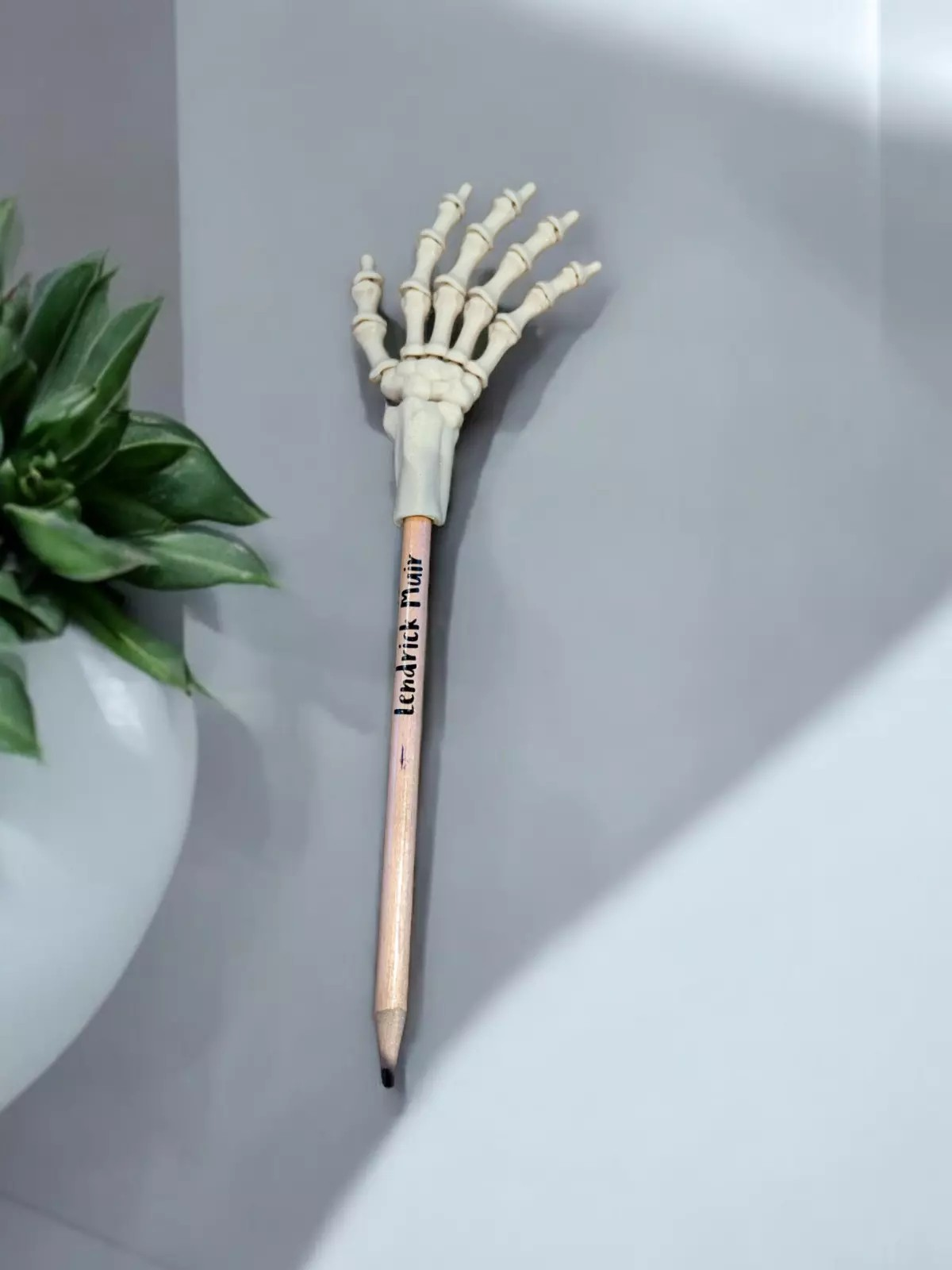 Skeleton Hand Pen Topper - Innov8Print3D